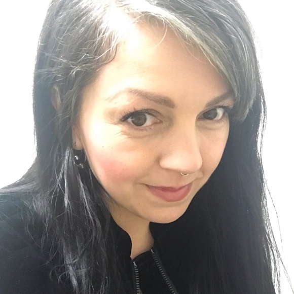 Meet your Posher, Gillian - Picture 1 of 1